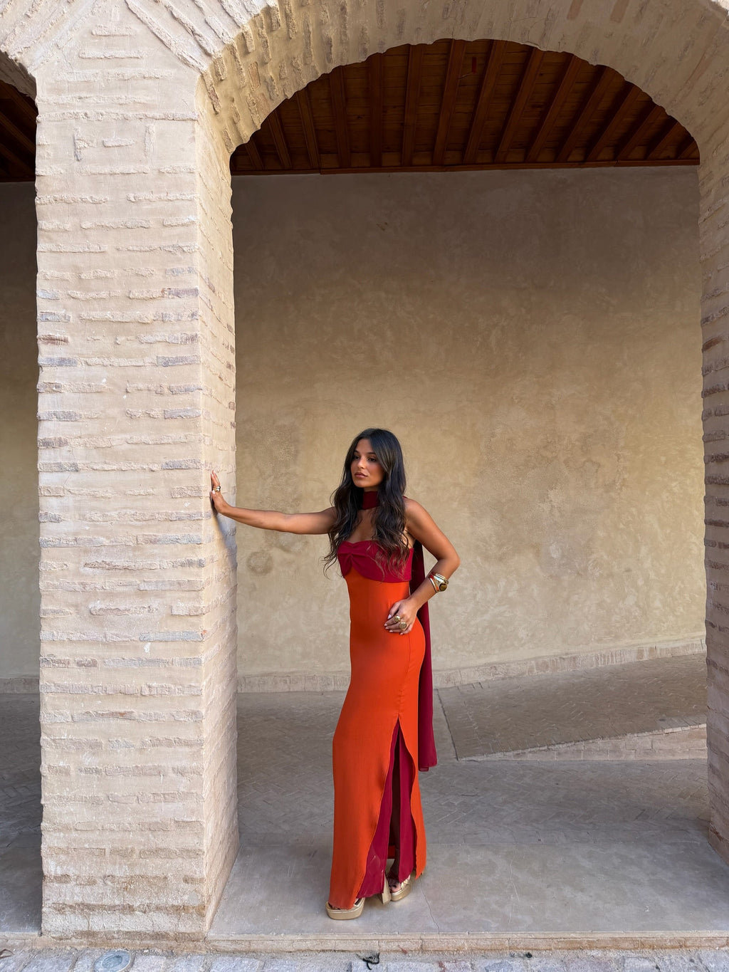 Zahara / Vestido en naranja y rojo