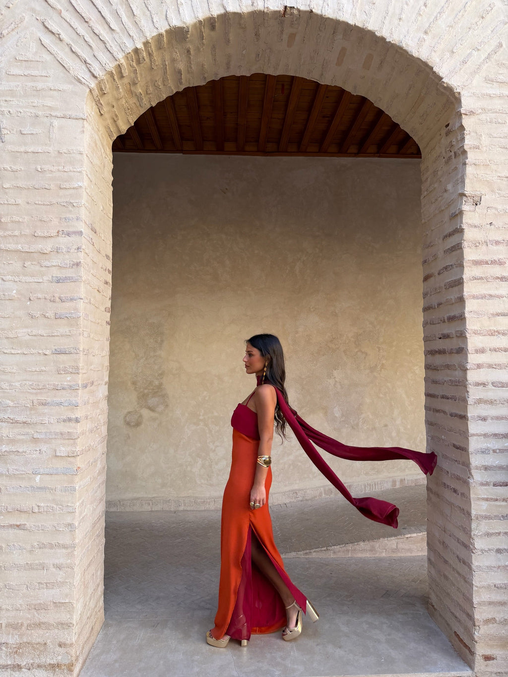 Zahara / Vestido en naranja y rojo