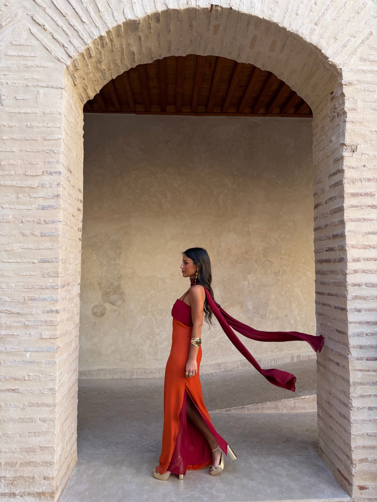 Zahara / Vestido en naranja y rojo