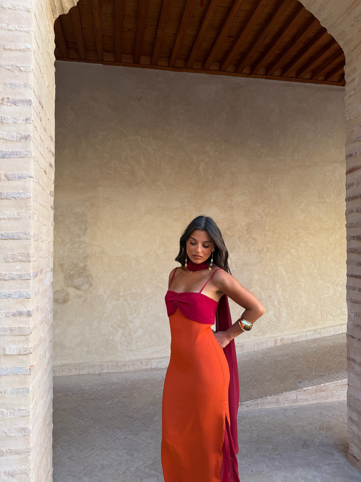 Zahara / Vestido en naranja y rojo