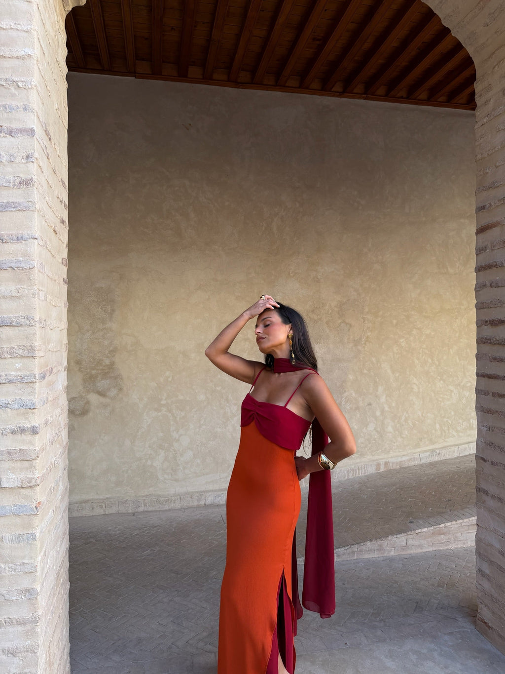 Zahara / Vestido en naranja y rojo